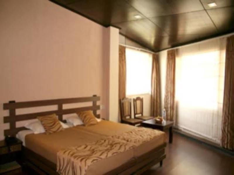 The Corner Hotell Nainital Exteriör bild